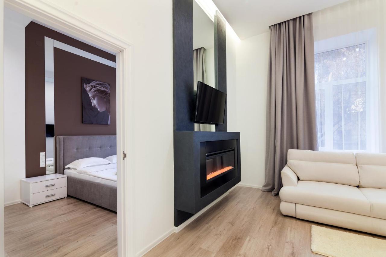 Royal Stylish Apartment In The Old City Lviv Exterior photo