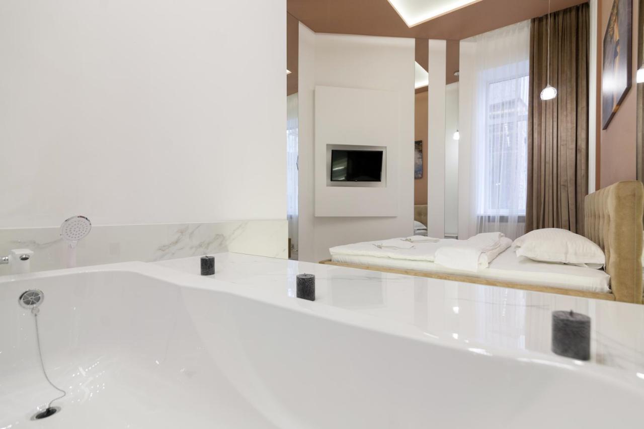 Royal Stylish Apartment In The Old City Lviv Exterior photo
