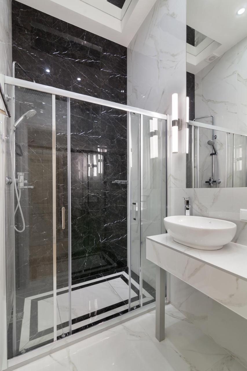 Royal Stylish Apartment In The Old City Lviv Exterior photo